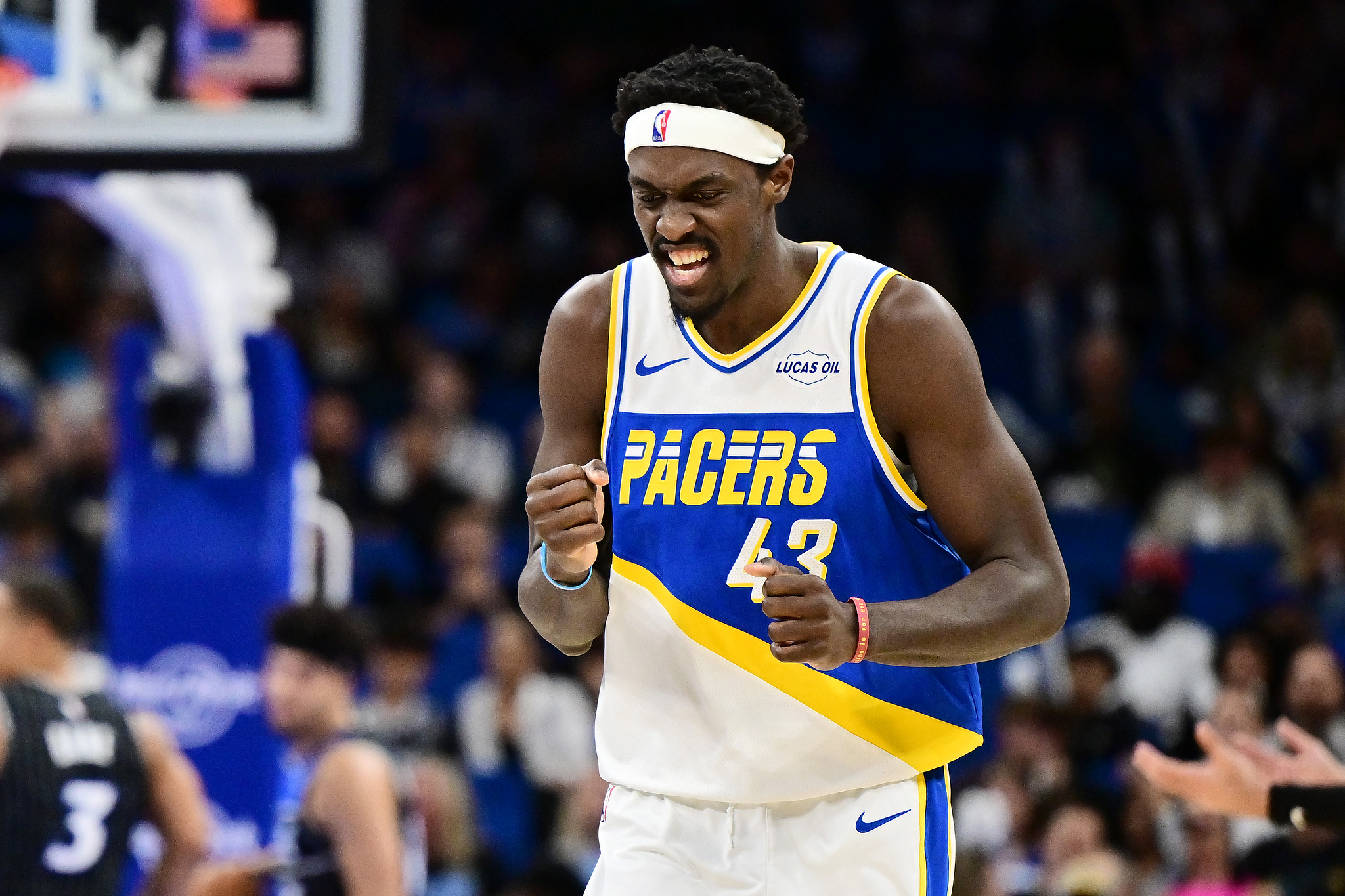 2026 世界杯举办地-西亚卡姆37+6班凯罗39+6 步行者险胜魔术终结16连败